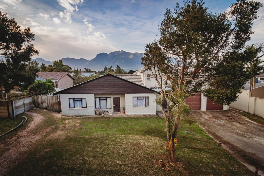 5 Bedroom Property for Sale in Blanco Western Cape